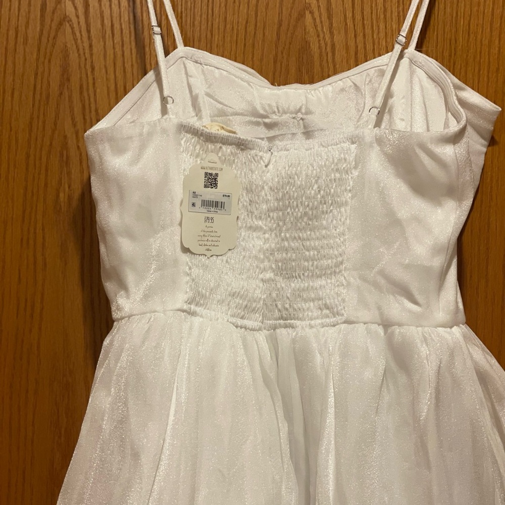 White mini dress! - Picture 4 of 4